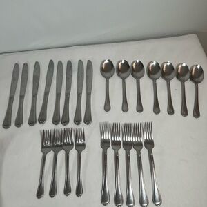 International Nouveau flatware 24 pieces